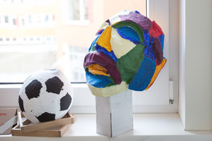 "Gestalte deinen eigenen Nischel" aus Pappmaschee "Gestalte deinen eigenen Nischel" aus Pappmaschee